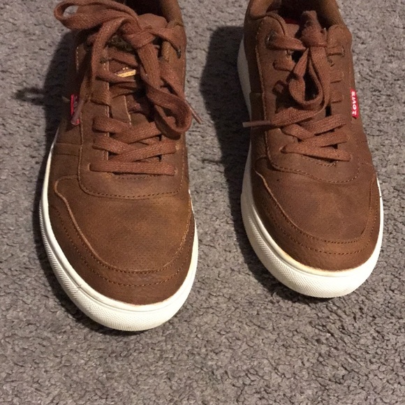 Mens Brown Levi’s sneakers - Picture 5 of 10